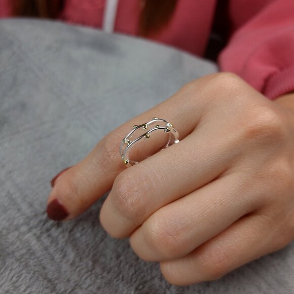 Gold and Silver Wreath Ring - Picture 2 of 4